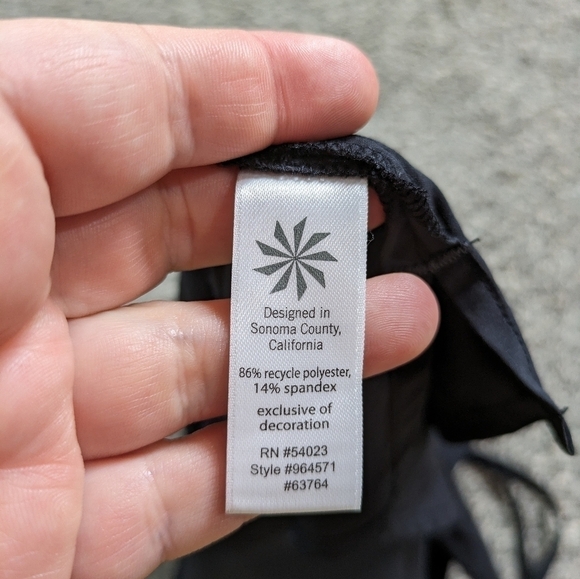 ✨3/$15 Athleta black adjustable strap exercise workout tank S - Picture 7 of 8